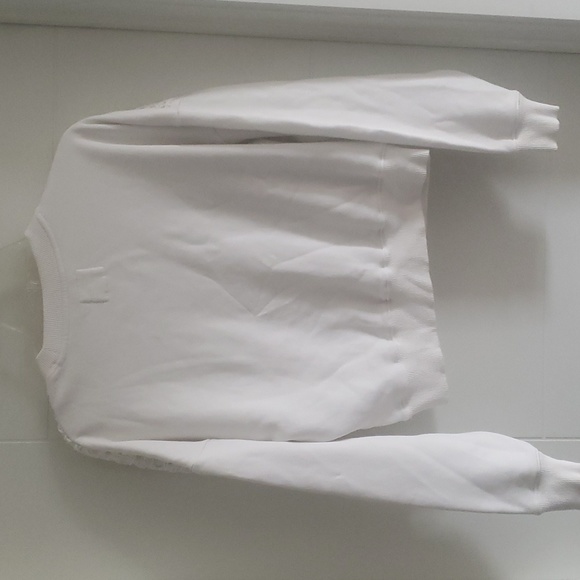 American Eagle girls white sweater with embroidery. - Picture 4 of 5